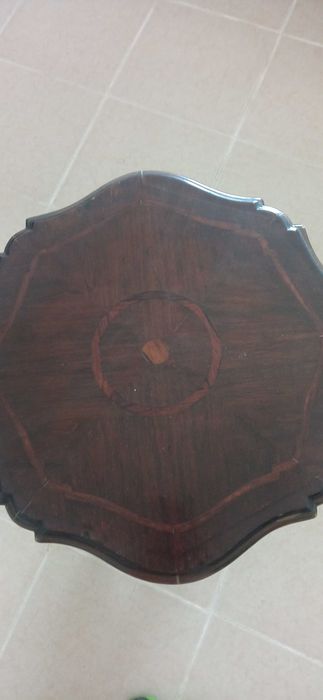 Mesa de apoio 4 pés em mogno trabalhado