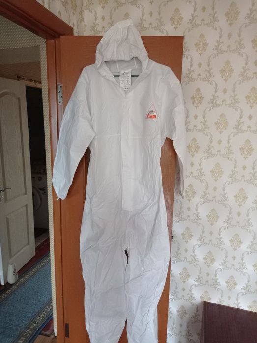 Защитный комбинезон