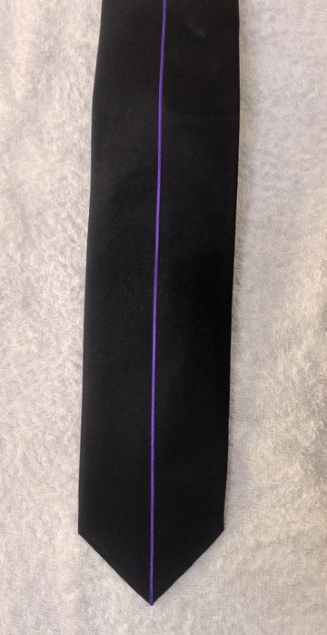 Elegancki krawat męski czerń fiolet
