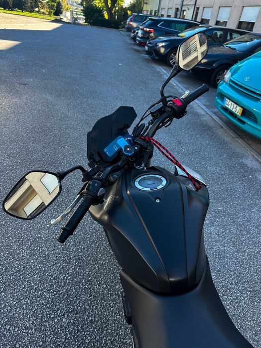 Honda CB125R 13700 km (Casaco, capacete e luvas)