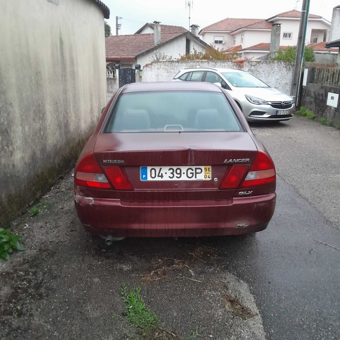 Mitsubitchi Lancer de 1996. Para restauro ou peças. A trabalhar