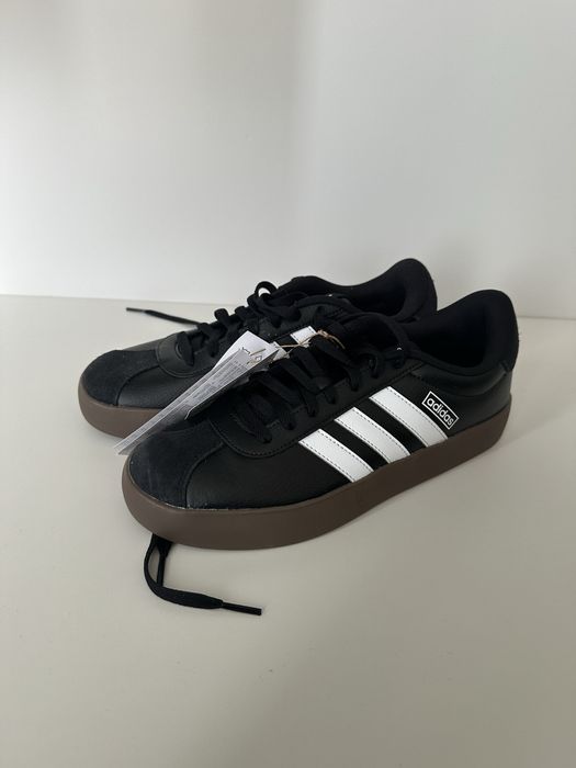 Продам нові кросівки Adidas 42 розмір