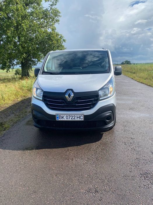 автомобіль  рено трафік