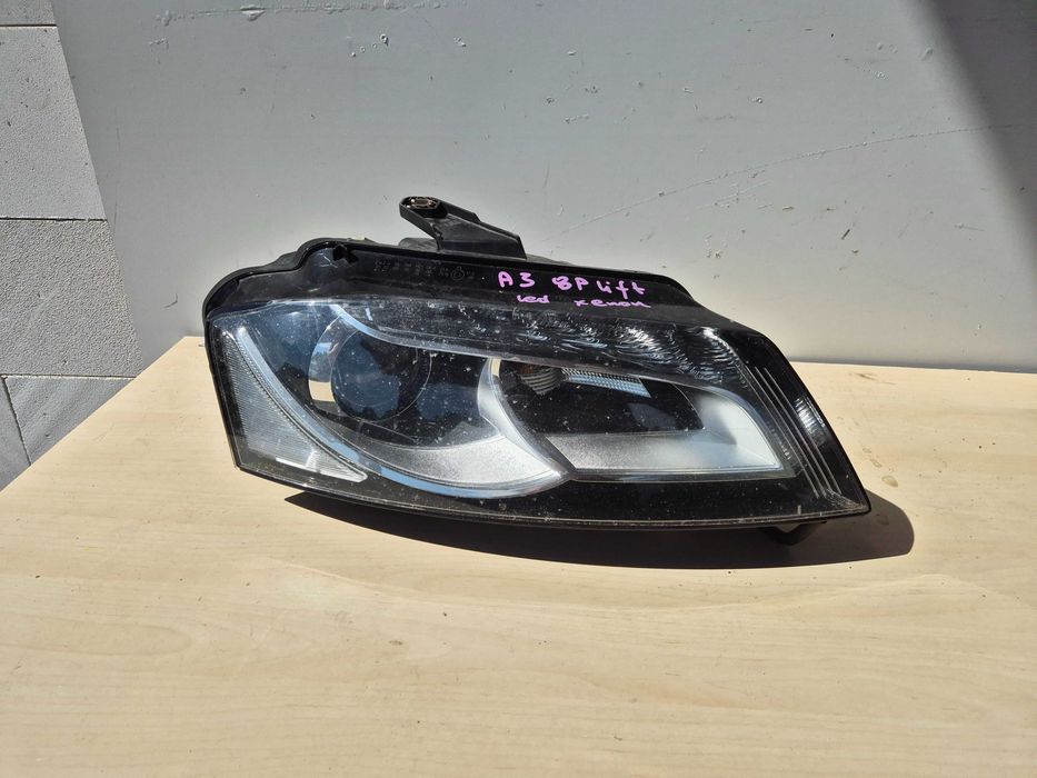 Audi A3 8P lift lampa przednia prawa led xenon.