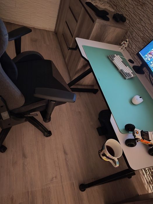 Huzaro stolik gamingowy