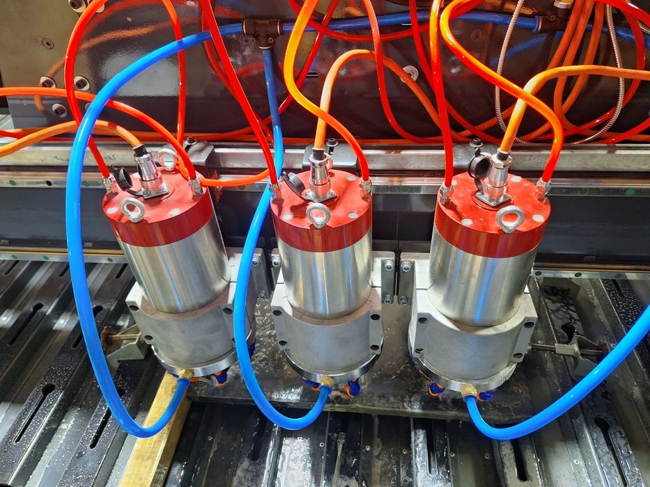 Станок по камню фрезерный. ЧПУ. 3 шпинделя 5.5квт