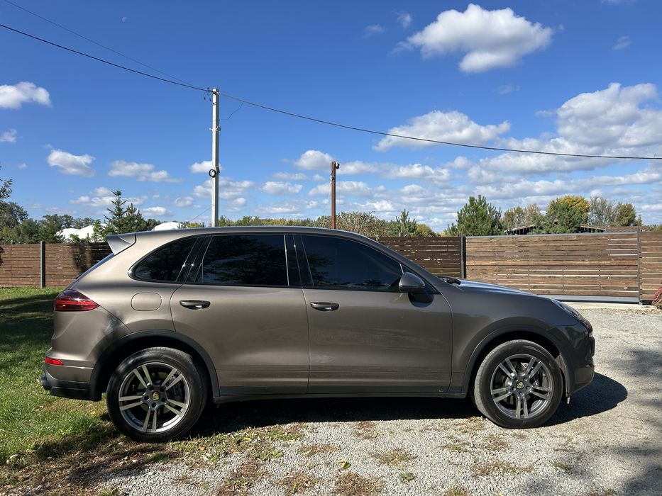 Продам porsche cayenne 2015 года 3.6 бензин