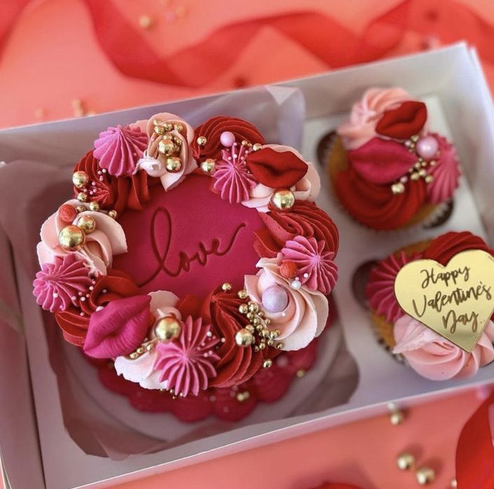 Bolos e kits de festa