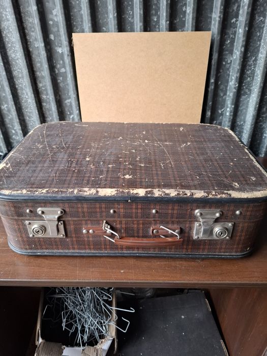 Stara walizka z czasów PRL-u