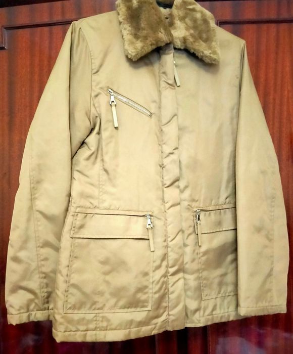 Casaco/Kispo com Gola de pêlo da Mango