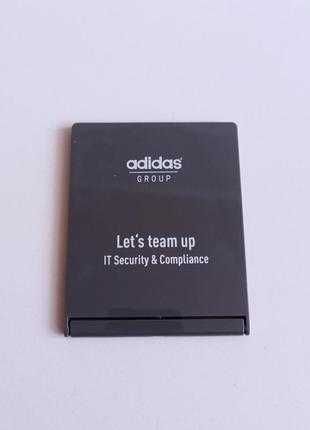 Дзеркало від фірми  Адідас