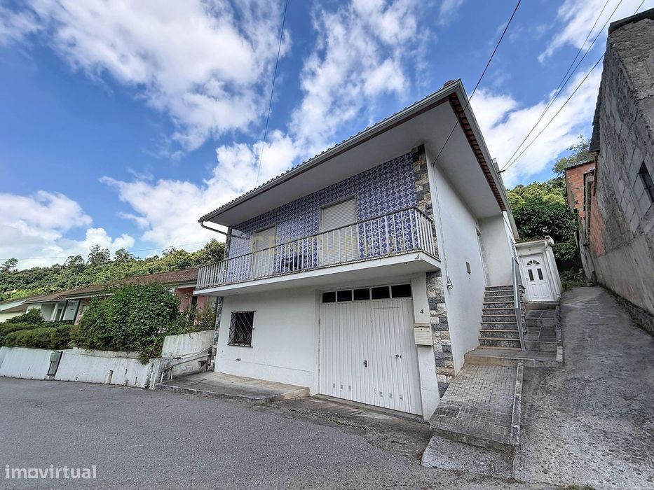T2 House in Bárrio, Alcobaça – Stunning Views and Comfort