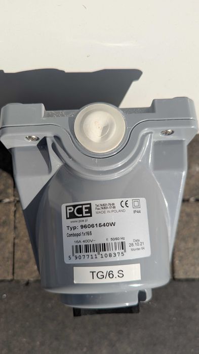 Gniazdo stałe z wyłącznikiem