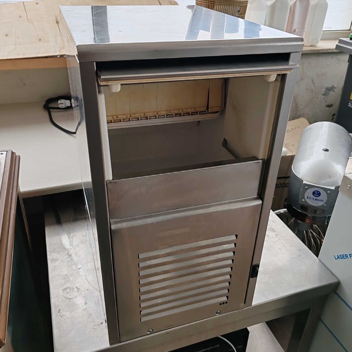 Máquina de Gelo Profissional - Recondicionada com Garantia de 6 Meses