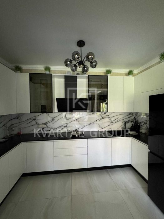 Продаж двоповерхового будинку в елітному районі лісової Бучі, 10 сот.