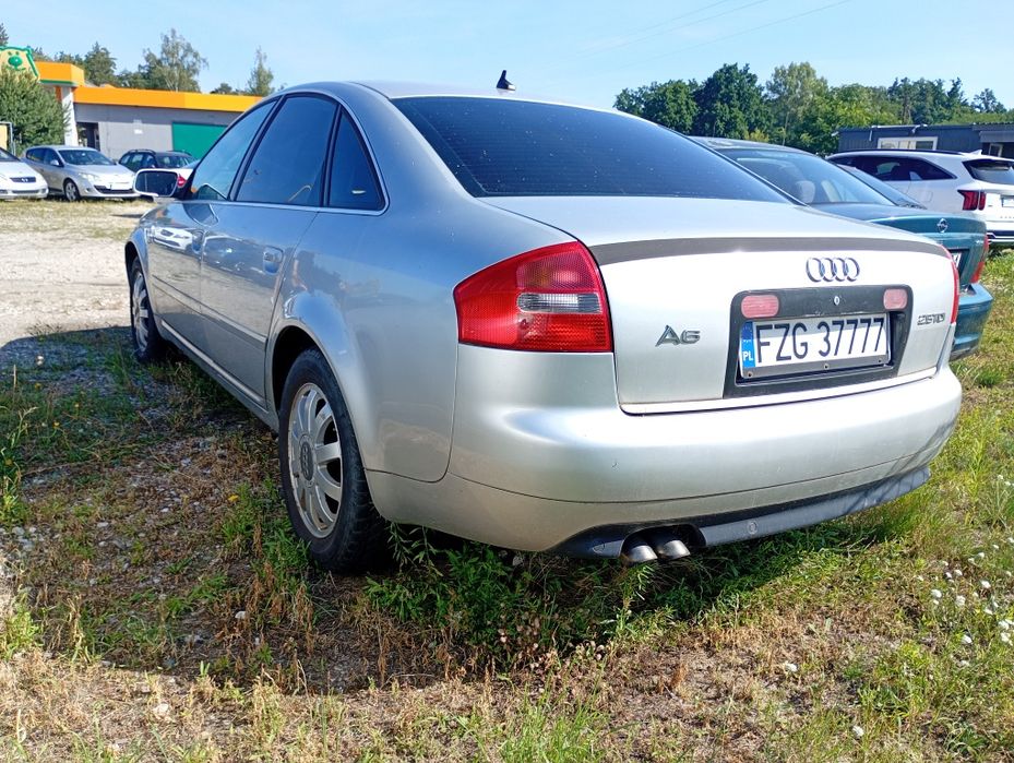 Audi A6 sedan   .