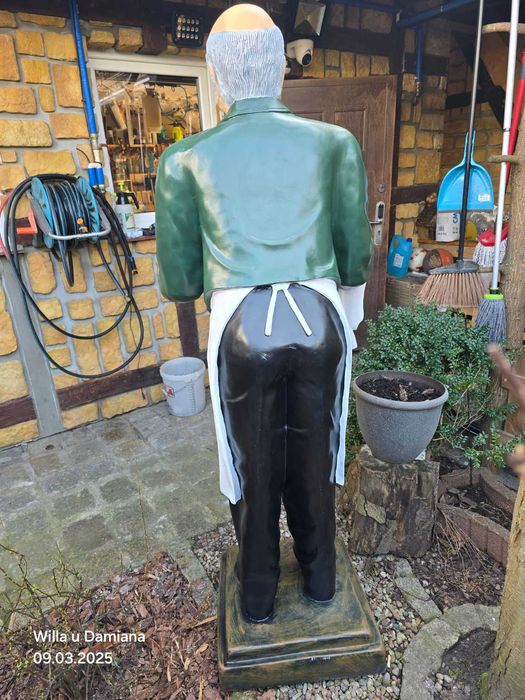 Figurka kelner z tacą 180 cm do ogród, smażalnia kawiarnia restauracja