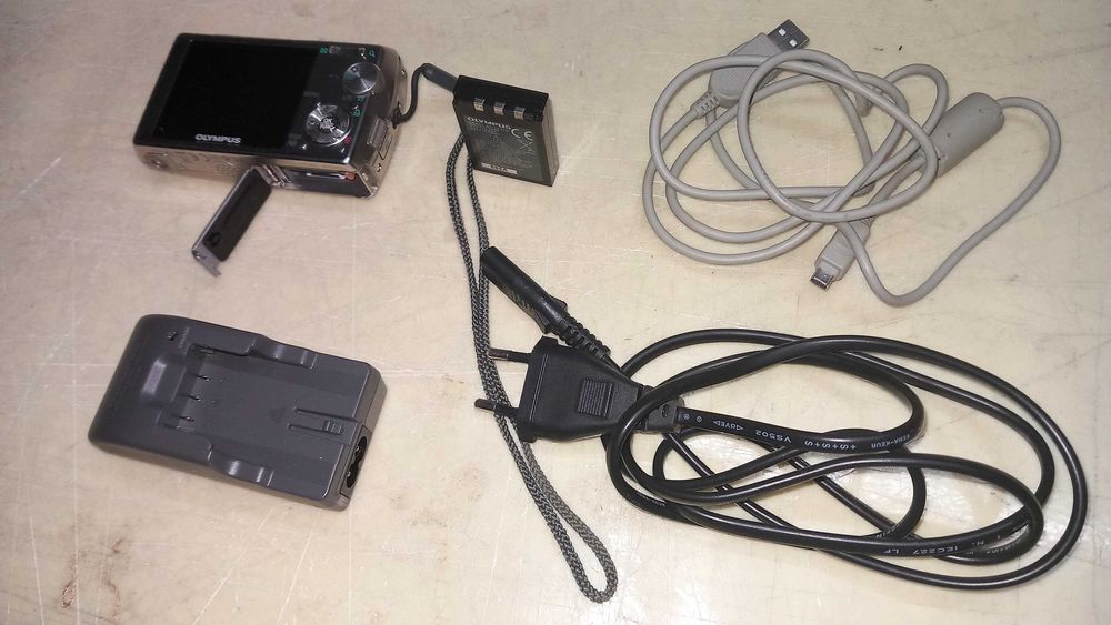 Máquina fotográfica e vídeo digital Olympus