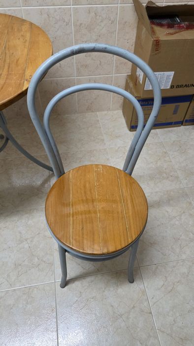 Mesa de cozinha redonda com 4 cadeiras