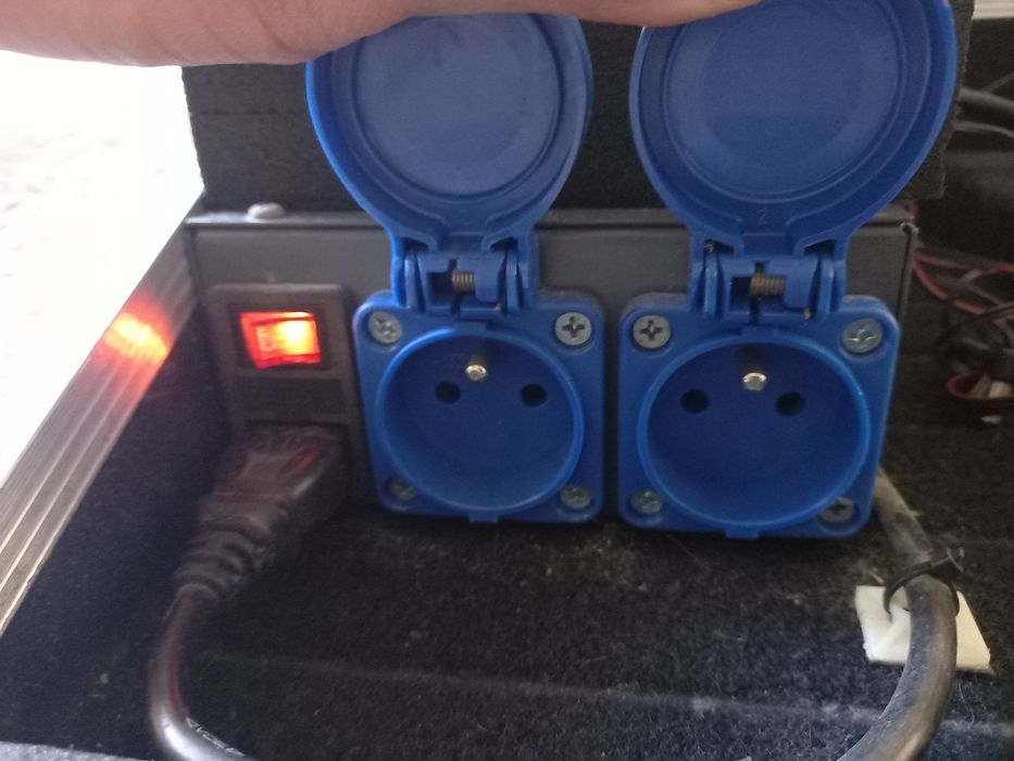 Zasilacz + Case pedalboard na efekty gitarowe + okablowanie Warszawa