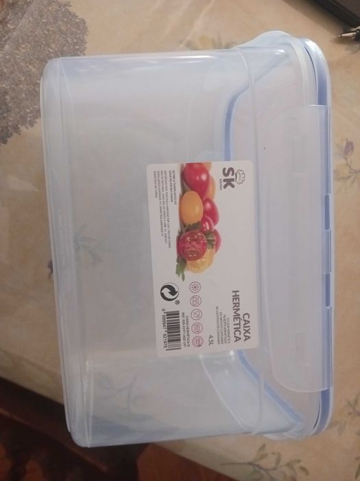 Caixa hermética livre de BPA