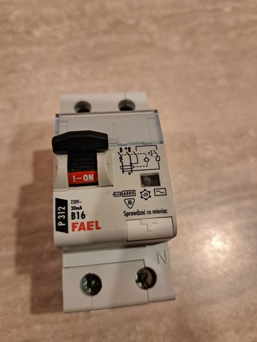 Wyłącznik różnicowoprądowy b16