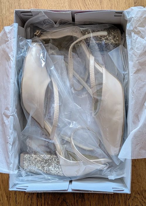 Skórzane buty My Wish – nowe, kremowe ze złotym akcentem
