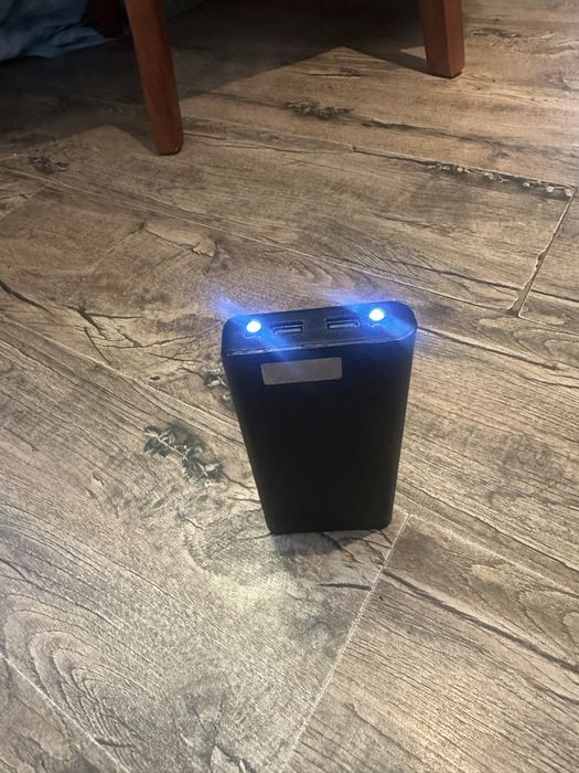 Павербанк з фонареком