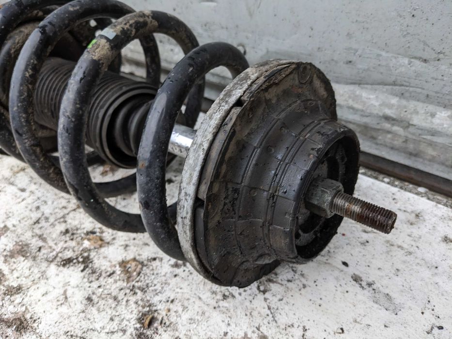 VW Volkswagen Transporter T5 2.5 TDI McPherson Amortyzator Prawy Przód