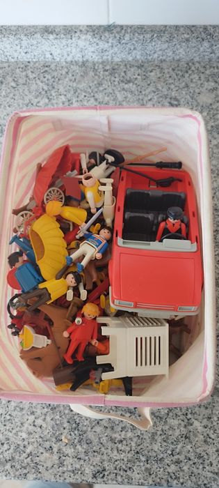Lote Playmobil muitas figuras