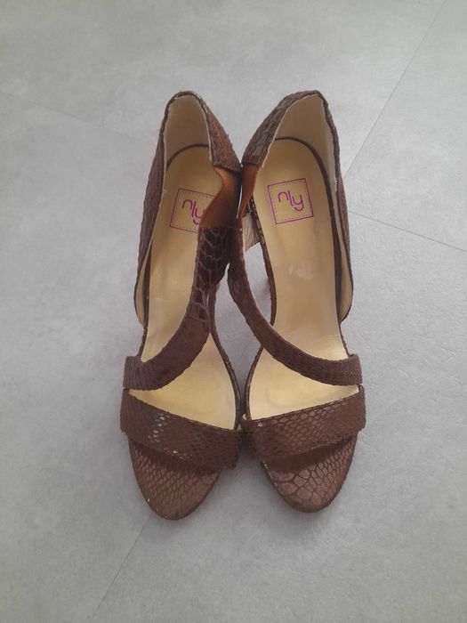 Buty sandaly brązowe rozm. 39, nowe bez metki