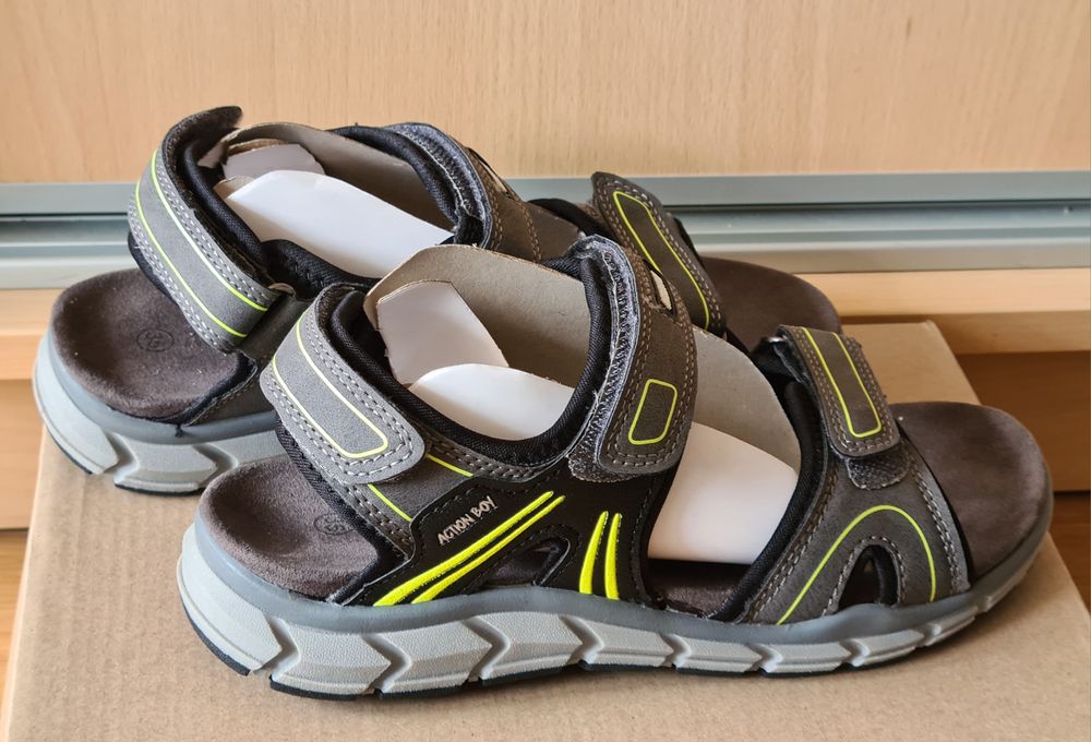 Sandały chłopięce nowe