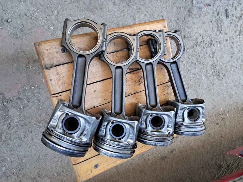 Поршня  с шатунами 2000грн.за шт