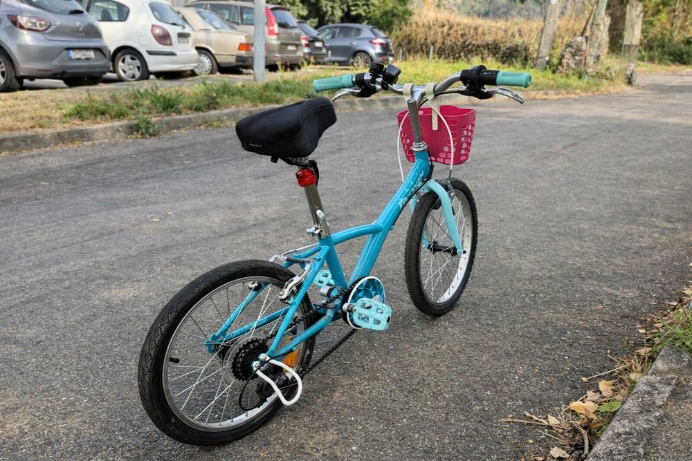 Bicicleta BTWIN criança – excelente estado, com cesto frontal