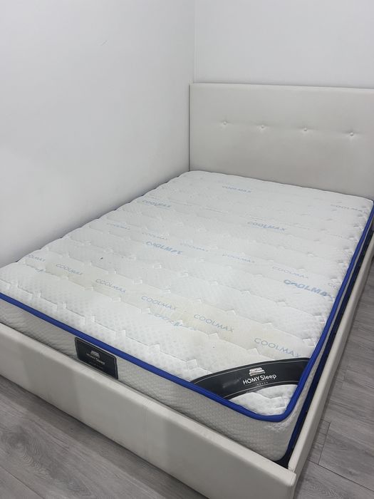 Cama de casal branca