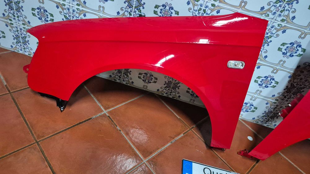 Guarda-lamas Audi A4 B7 8E originais esquerdo e direito em excelente estado