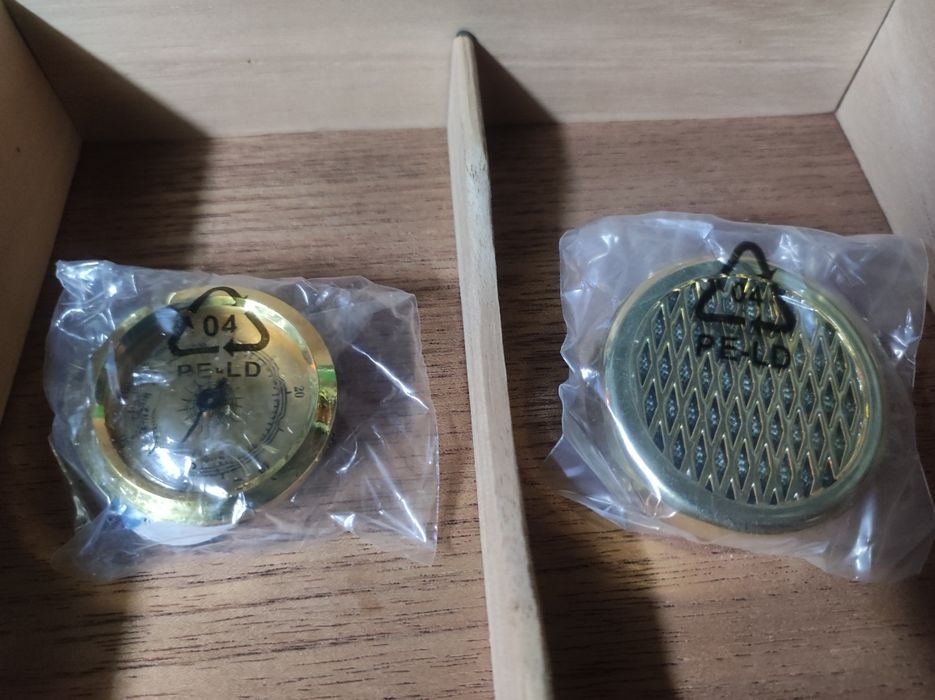 Caixa humificador para charutos ou tabaco