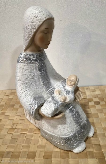Figura de Virgem Maria com Menino Jesus  27 cm