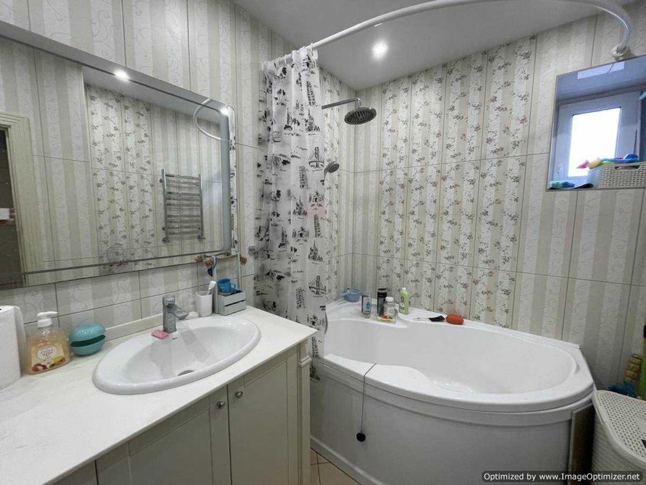 Продаю четырехкомнатную квартиру в Новострое на 12 Продольной д1