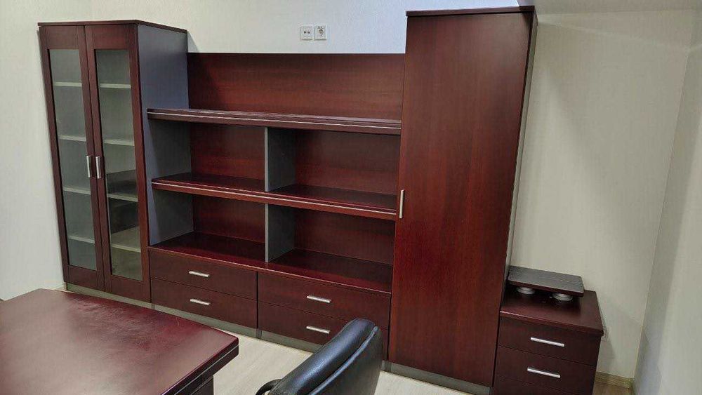 Шафи стелажі полиці етажерки