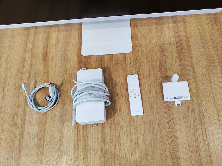 Samsung Smart M8 S32BM801UU Biały