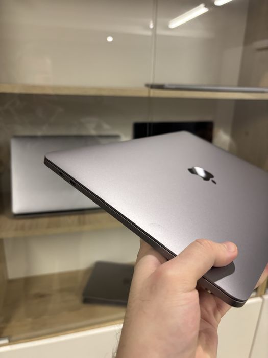 Macbook Pro M1 8/256gb в чудовому стані, як новий