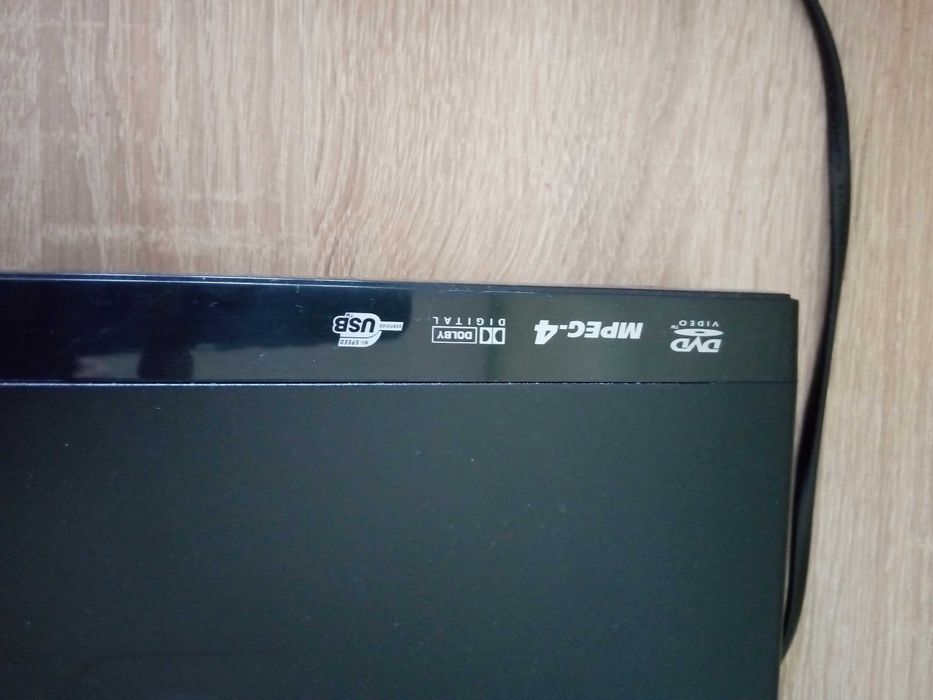 BBK dvd плеер/караоке DVP457si+микрофон и т.д.