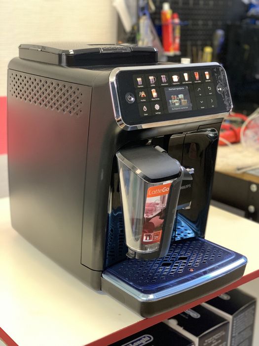 Кофемашина Philips 5500,с холодными напитками