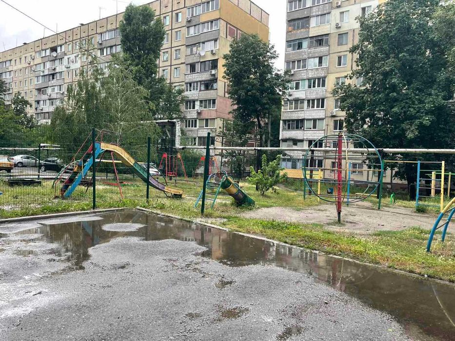 Продам 1 комнатную Тополь 2 под ремонт