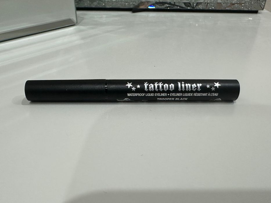 Eyeliner Kat Von D tattoo liner