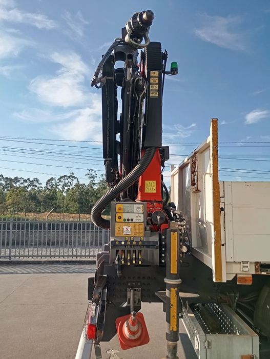 Renault C 280 com grua