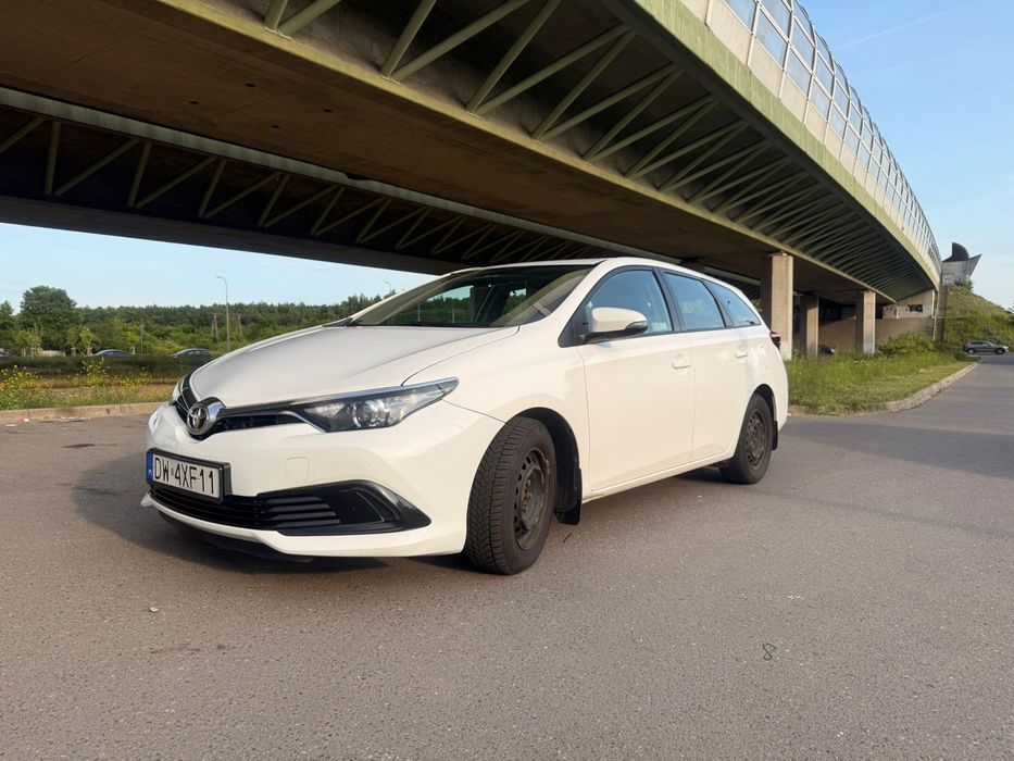 Toyota Auris salon PL 1,4 d4d
