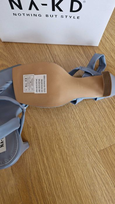Sandały na słupku NA-KD rozmiar 41