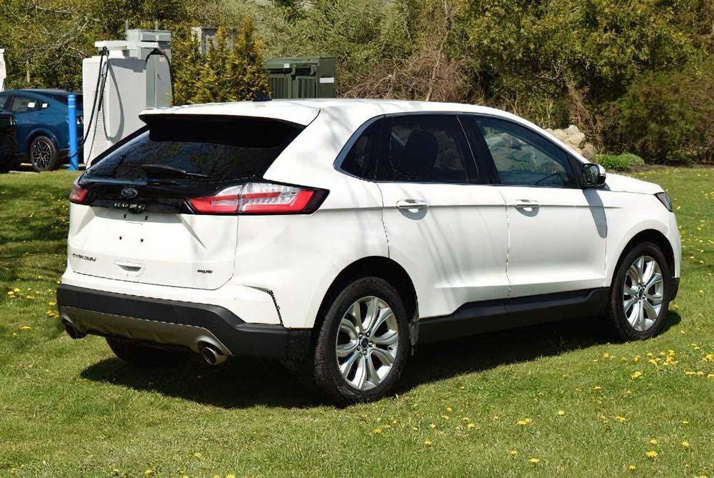 Ford Edge      2021
